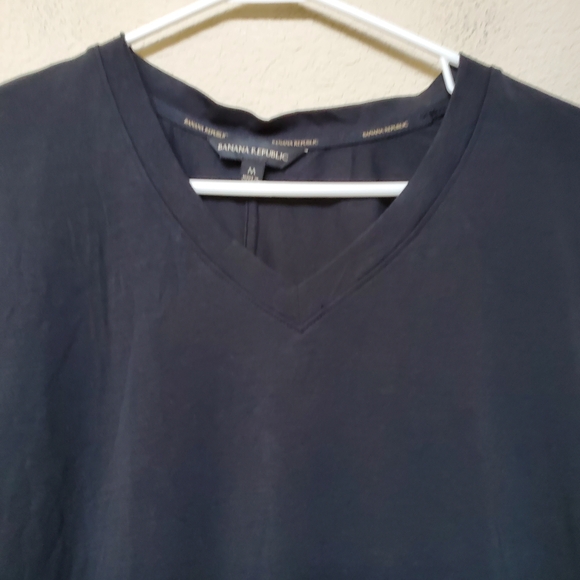 Banana Republic V Neck Cuffed Sleeve Tee.  Size Medium - Picture 2 of 7